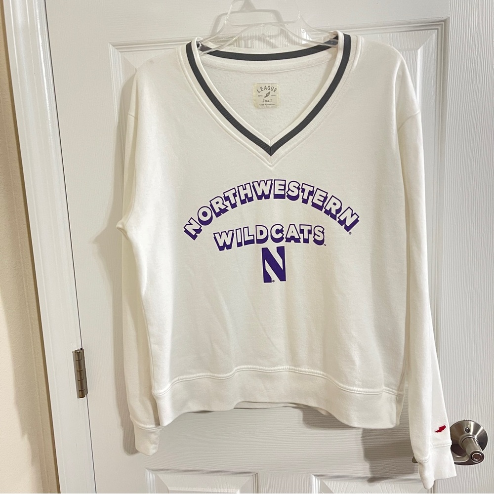 Northwest Wildcats V neck Sweatshirt White size small